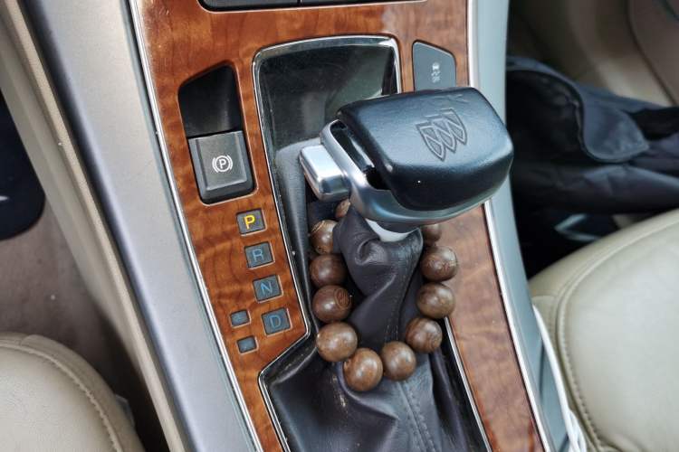 Used Buick LaCrosse 2011 2.4L SIDI Luxury Edition Gear Lever