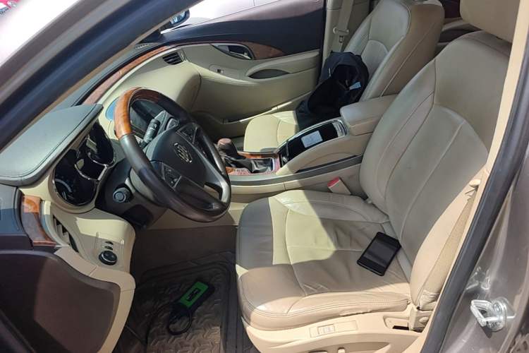 Used Buick LaCrosse 2011 2.4L SIDI Luxury Edition Left Front Seat