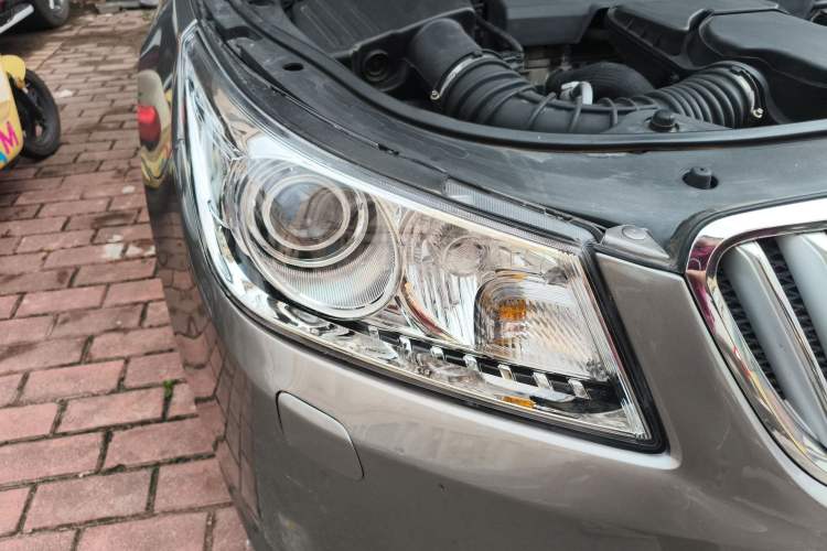 Used Buick LaCrosse 2011 2.4L SIDI Luxury Edition Right Front Headlight
