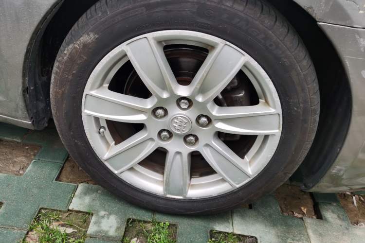 Used Buick LaCrosse 2011 2.4L SIDI Luxury Edition Right Front Wheel Hub