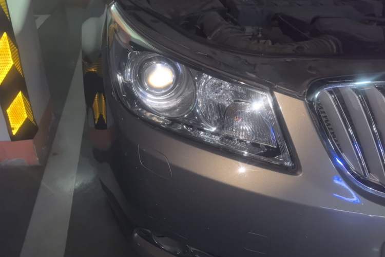 Used Buick LaCrosse 2011 2.4L SIDI Haoya Edition Right Front Headlight