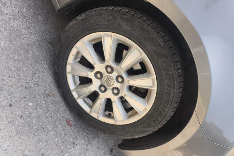 Used Buick LaCrosse 2011 2.4L SIDI Haoya Edition Right Front Wheel Hub