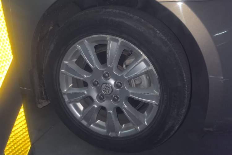 Used Buick LaCrosse 2011 2.4L SIDI Haoya Edition Right Front Wheel Hub