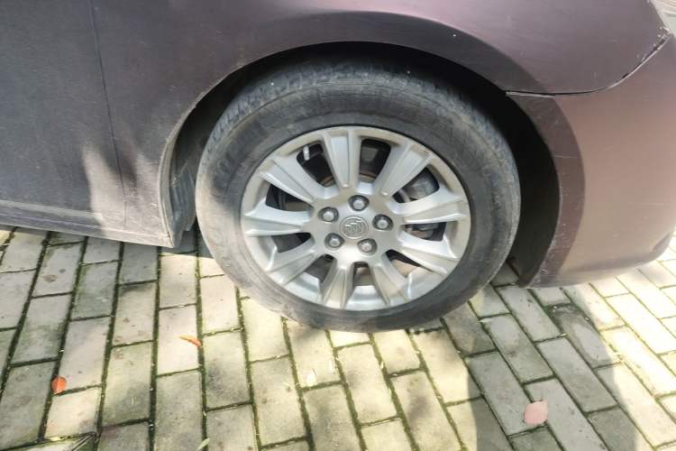 Used Buick LaCrosse 2011 2.4L SIDI Haoya Edition Right Front Wheel Hub