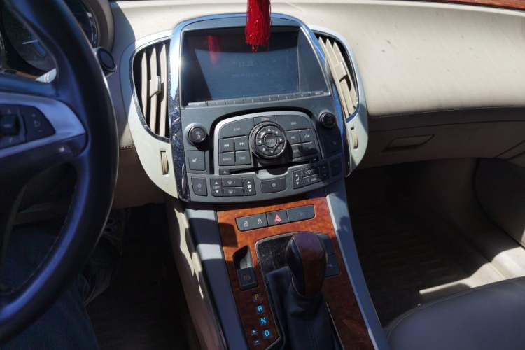 Used Buick LaCrosse 2011 2.4L SIDI Haoya Edition Audio And AC Panel
