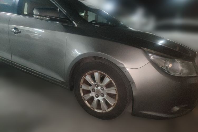 Used Buick LaCrosse 2011 2.4L SIDI Haoya Edition Front Right 45 Deg