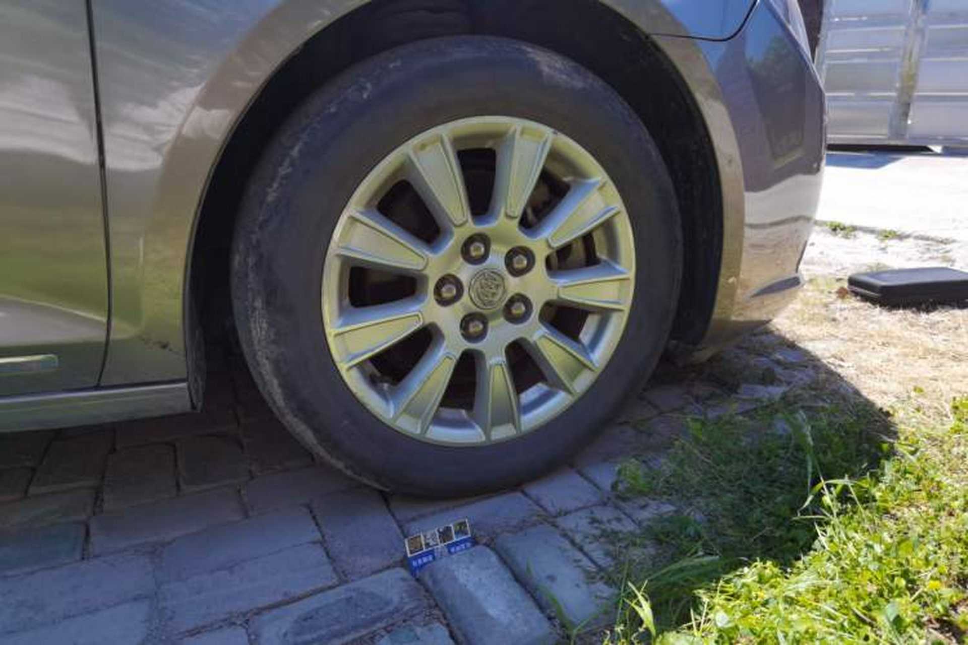 Used Buick LaCrosse 2011 2.4L SIDI Haoya Edition Right Front Wheel Hub