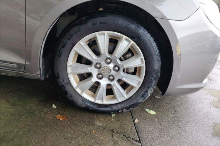 Used Buick LaCrosse 2011 2.4L SIDI Haoya Edition Right Front Wheel Hub