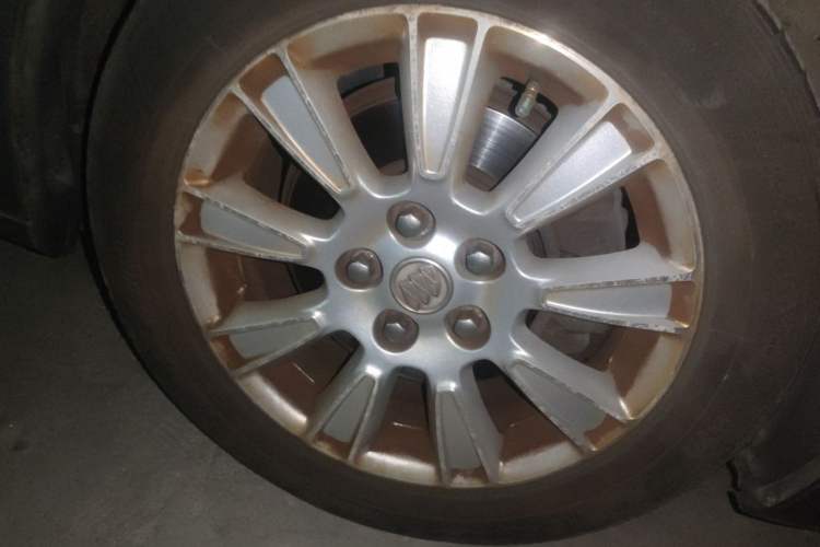 Used Buick LaCrosse 2011 2.4L SIDI Haoya Edition Right Front Wheel Hub