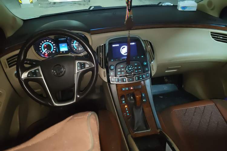 Used Buick LaCrosse 2011 2.4L SIDI Haoya Edition Center Console