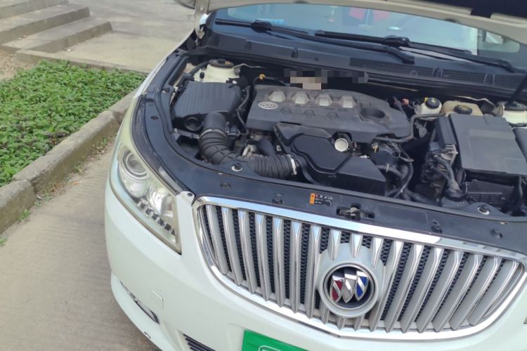 Used Buick LaCrosse 2011 2.4L SIDI Comfort Edition Engine Bay Right