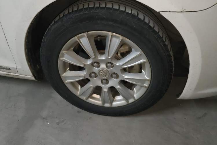 Used Buick LaCrosse 2011 2.4L SIDI Haoya Edition Right Front Wheel Hub