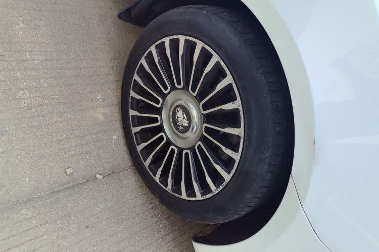 Used Buick LaCrosse 2011 2.4L SIDI Comfort Edition Right Front Wheel Hub