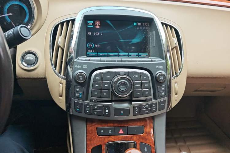 Used Buick LaCrosse 2011 2.4L SIDI Luxury Edition Audio And AC Panel