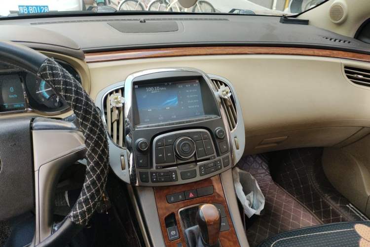 Used Buick LaCrosse 2011 2.4L SIDI Elegant Edition Audio And AC Panel