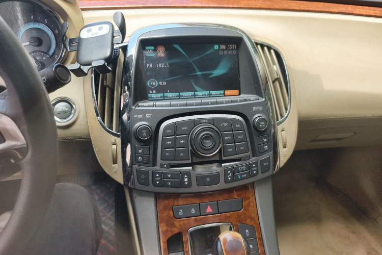 Used Buick LaCrosse 2011 2.4L SIDI Luxury Edition Audio And AC Panel
