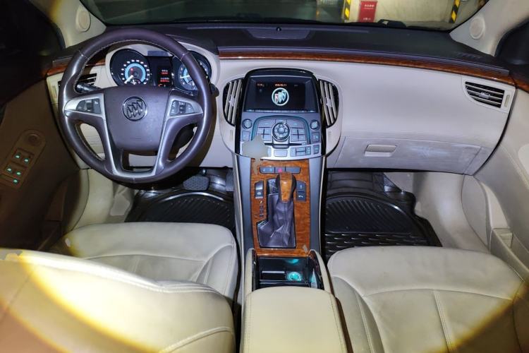 Used Buick LaCrosse 2011 2.4L SIDI Haoya Edition Center Console