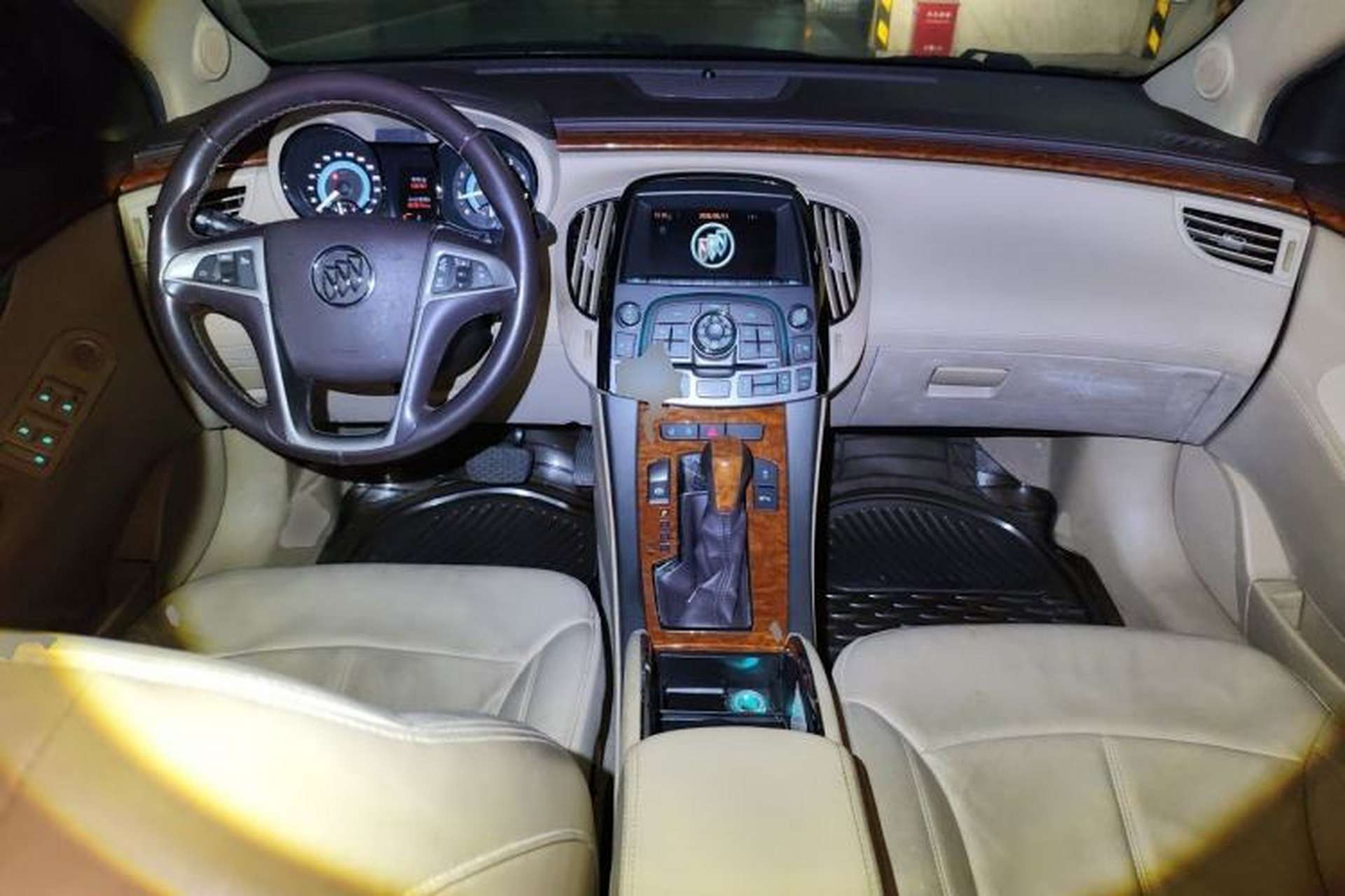 Used Buick LaCrosse 2011 2.4L SIDI Haoya Edition Center Console