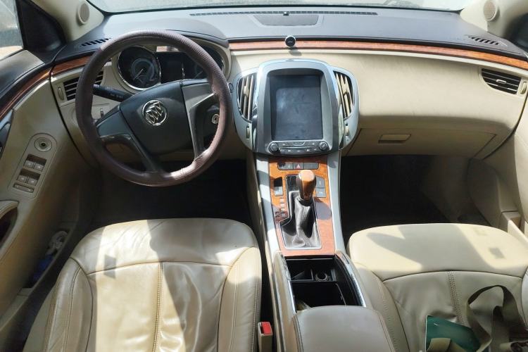 Used Buick LaCrosse 2011 2.4L SIDI Elegant Edition Center Console