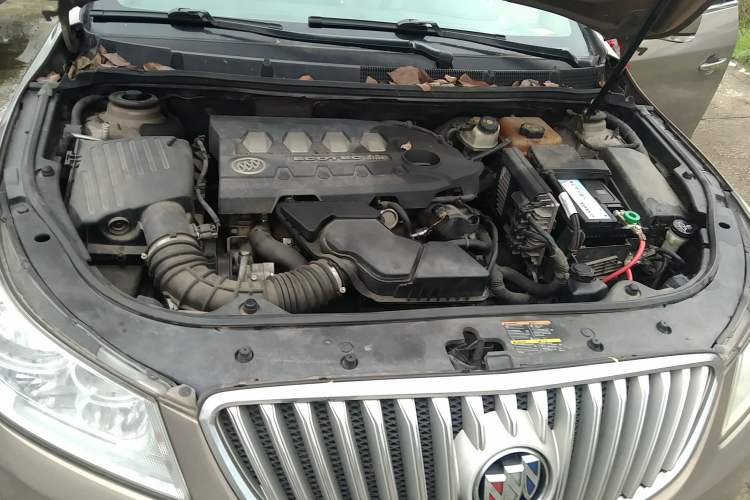 Used Buick LaCrosse 2011 2.4L SIDI Elegant Edition Engine Bay