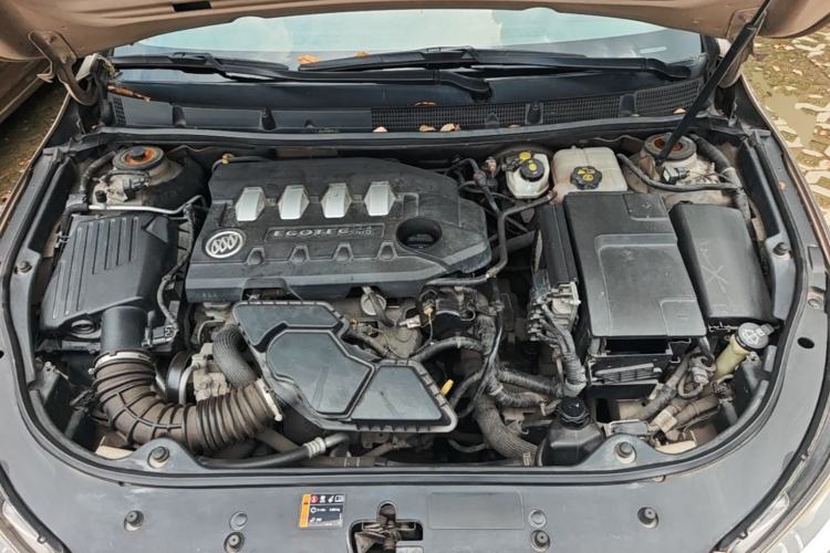 Used Buick LaCrosse 2011 2.4L SIDI Luxury Edition Engine Bay