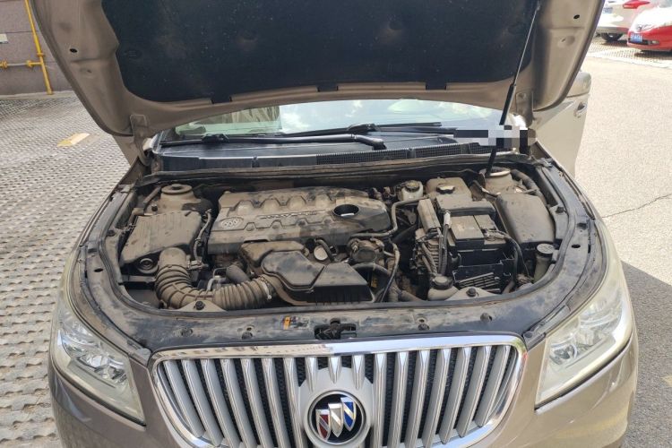 Used Buick LaCrosse 2011 2.4L SIDI Elegant Edition Engine Bay