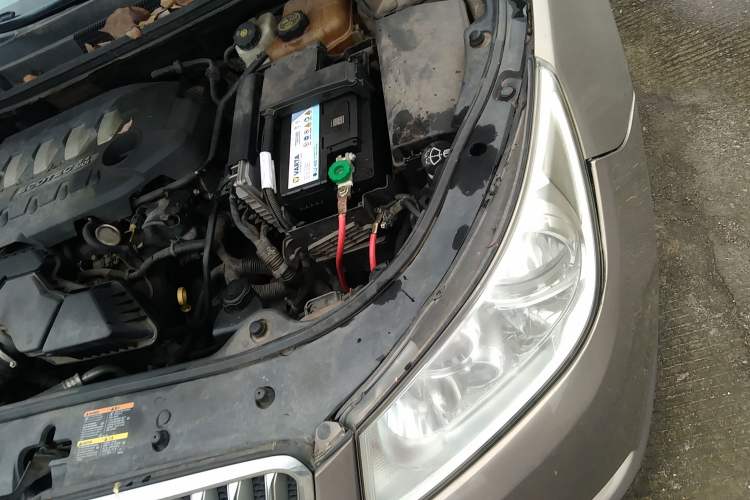 Used Buick LaCrosse 2011 2.4L SIDI Elegant Edition Engine Bay Left