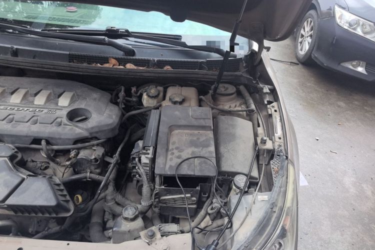 Used Buick LaCrosse 2011 2.4L SIDI Haoya Edition Engine Bay Left