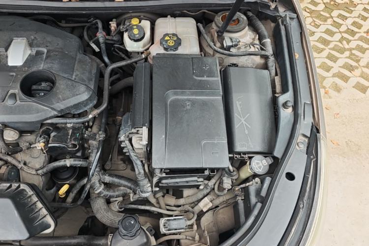 Used Buick LaCrosse 2011 2.4L SIDI Luxury Edition Engine Bay Left