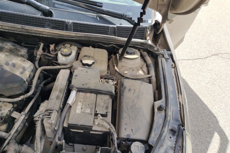 Used Buick LaCrosse 2011 2.4L SIDI Elegant Edition Engine Bay Left