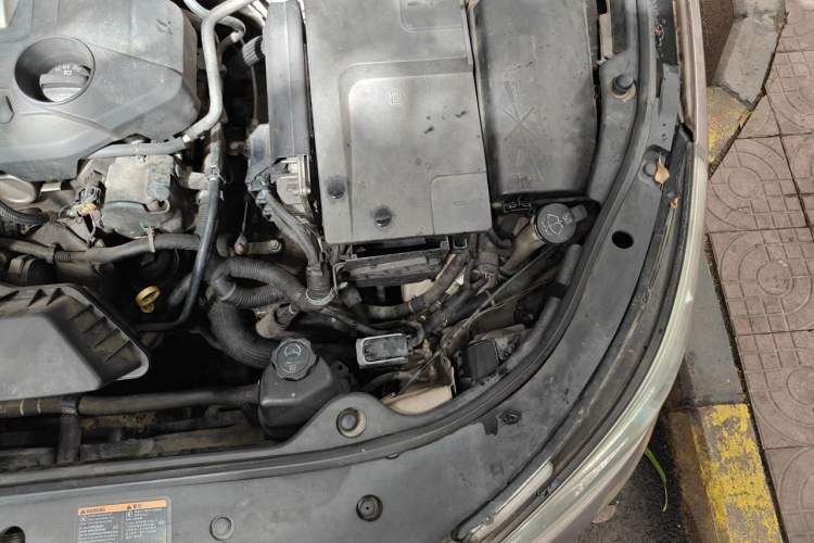 Used Buick LaCrosse 2011 2.4L SIDI Elegant Edition Engine Bay Left