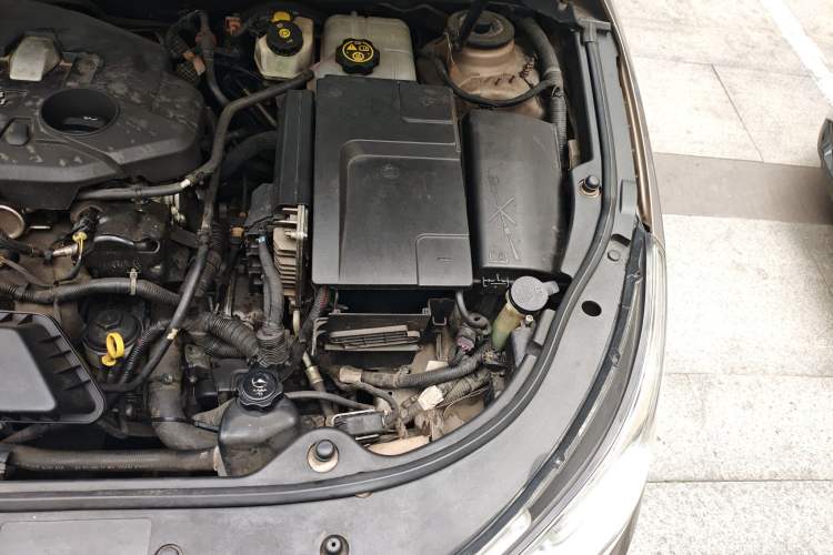 Used Buick LaCrosse 2011 2.4L SIDI Haoya Edition Engine Bay Left