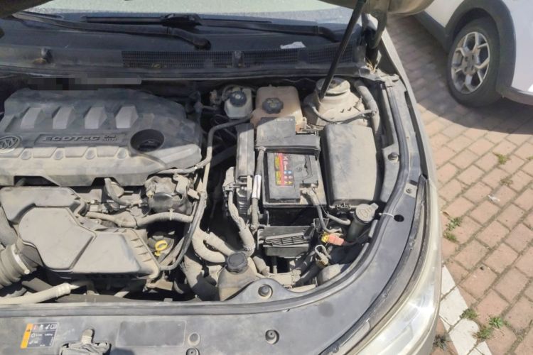 Used Buick LaCrosse 2011 2.4L SIDI Elegant Edition Engine Bay Left