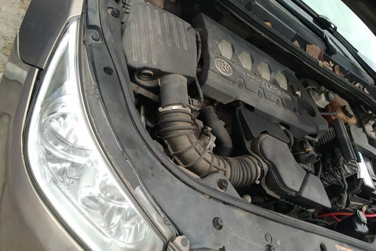 Used Buick LaCrosse 2011 2.4L SIDI Elegant Edition Engine Bay Right