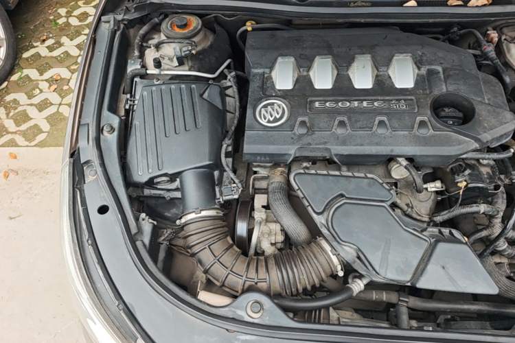Used Buick LaCrosse 2011 2.4L SIDI Luxury Edition Engine Bay Right