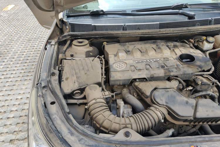Used Buick LaCrosse 2011 2.4L SIDI Elegant Edition Engine Bay Right