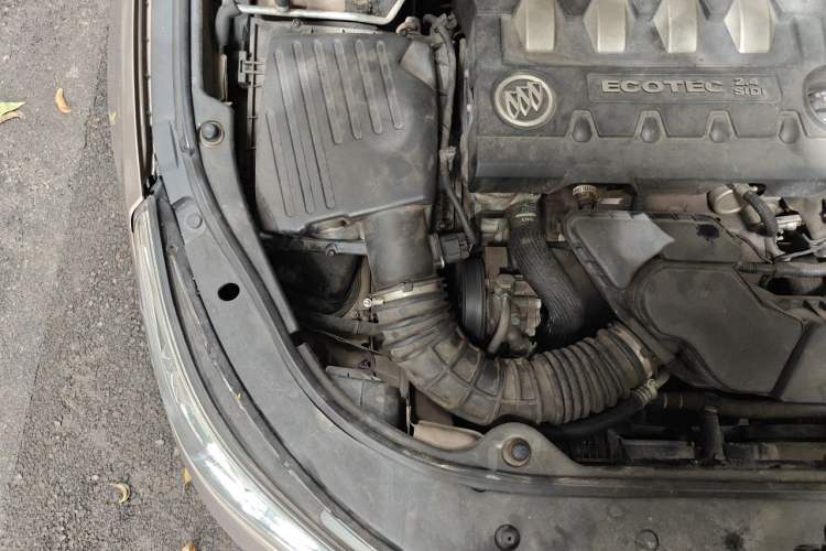 Used Buick LaCrosse 2011 2.4L SIDI Elegant Edition Engine Bay Right