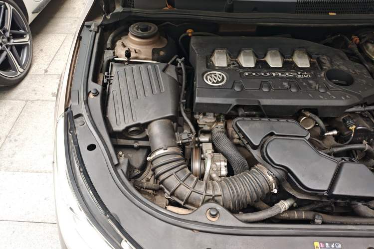 Used Buick LaCrosse 2011 2.4L SIDI Haoya Edition Engine Bay Right