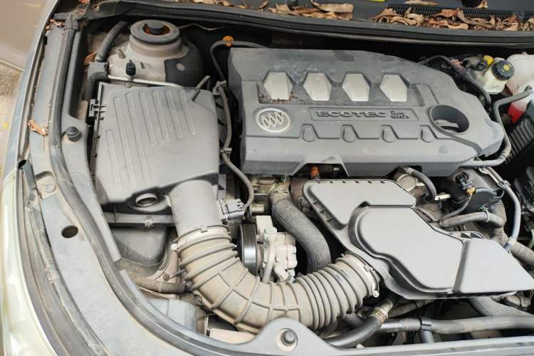 Used Buick LaCrosse 2011 2.4L SIDI Elegant Edition Engine Bay Right