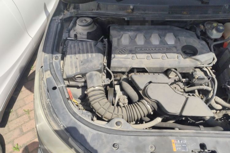 Used Buick LaCrosse 2011 2.4L SIDI Elegant Edition Engine Bay Right