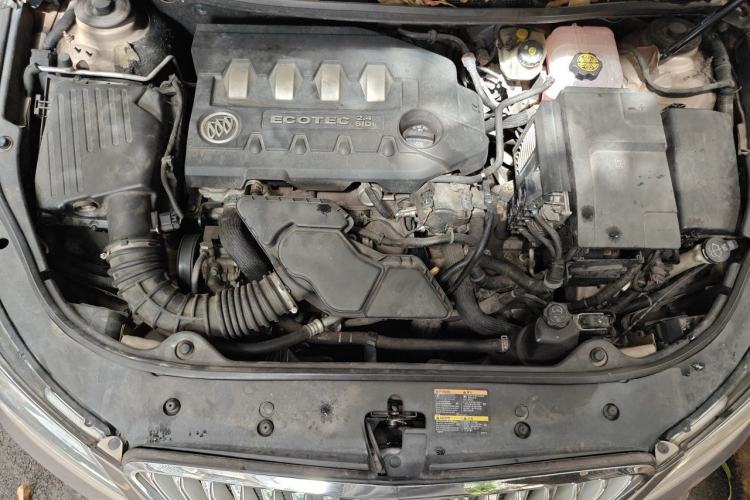 Used Buick LaCrosse 2011 2.4L SIDI Elegant Edition Engine Bay