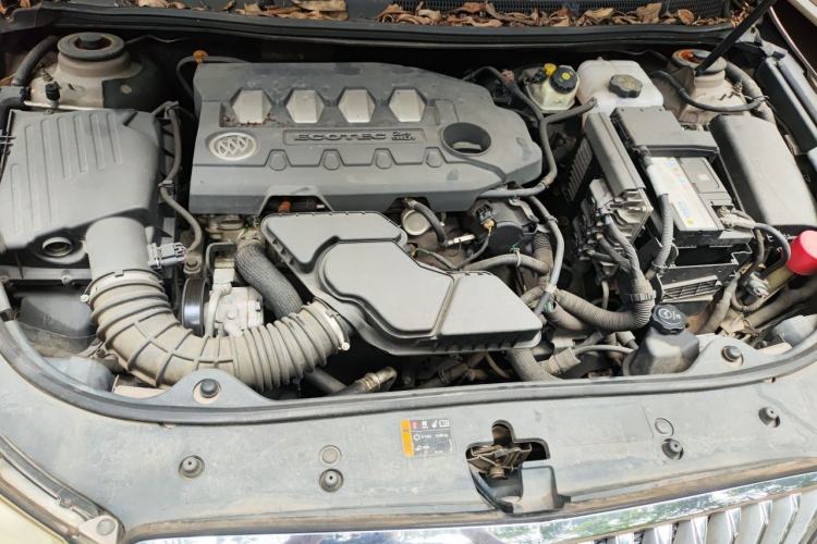 Used Buick LaCrosse 2011 2.4L SIDI Elegant Edition Engine Bay