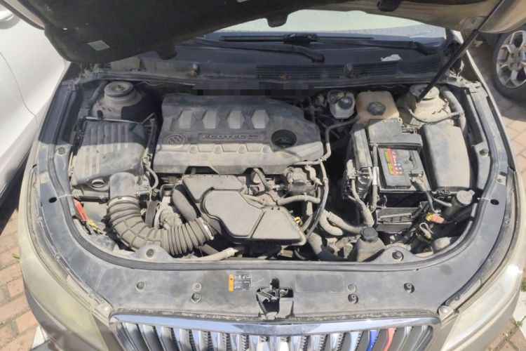 Used Buick LaCrosse 2011 2.4L SIDI Elegant Edition Engine Bay