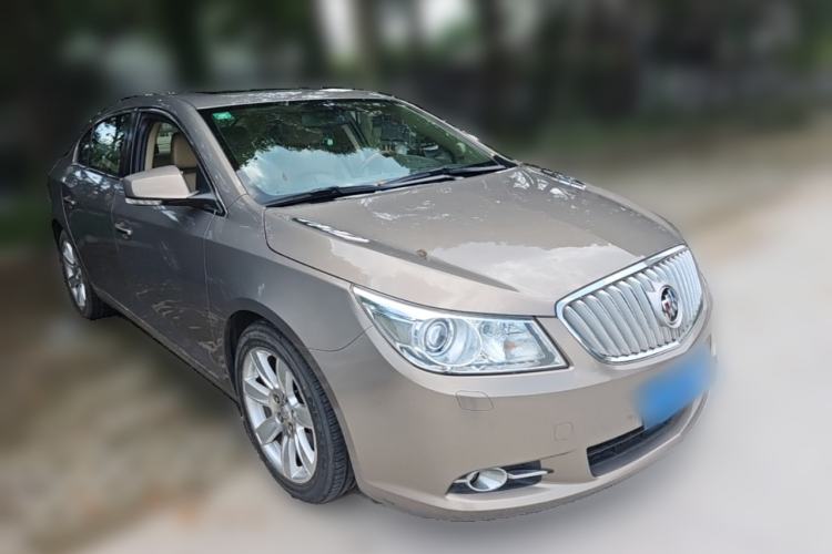 Used Buick LaCrosse 2011 2.4L SIDI Luxury Edition Front Right 45 Deg