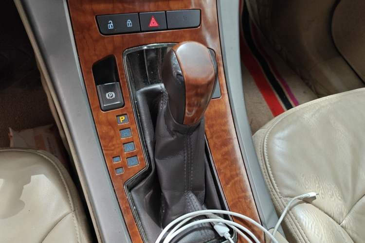 Used Buick LaCrosse 2011 2.4L SIDI Elegant Edition Gear Lever