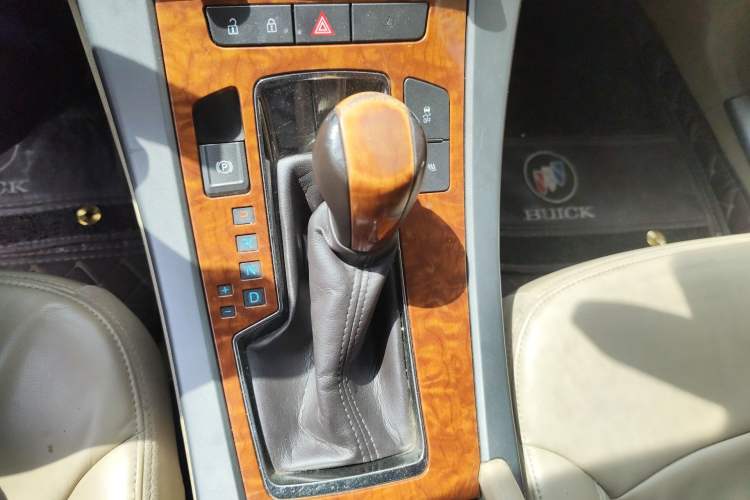Used Buick LaCrosse 2011 2.4L SIDI Elegant Edition Gear Lever
