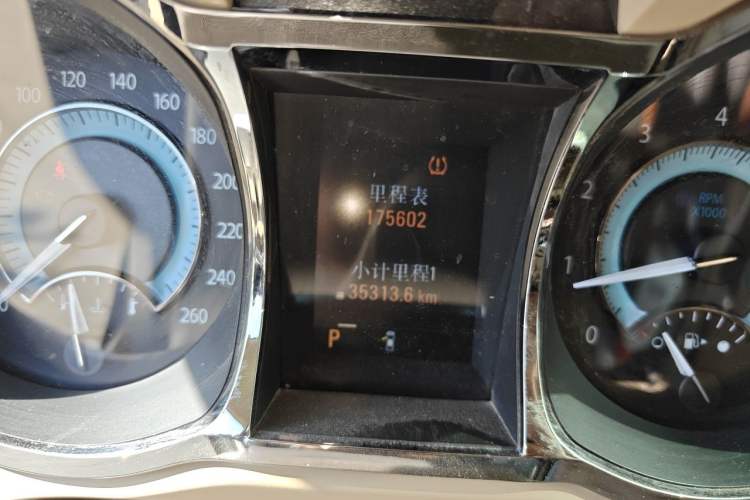 Used Buick LaCrosse 2011 2.4L SIDI Haoya Edition Odometer Close Up