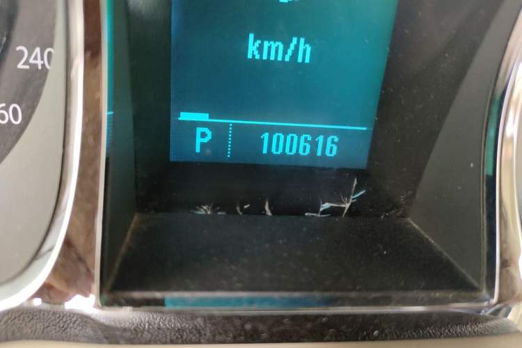 Used Buick LaCrosse 2011 2.4L SIDI Elegant Edition Odometer Close Up