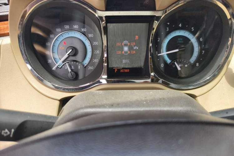 Used Buick LaCrosse 2011 2.4L SIDI Luxury Edition Odometer Close Up