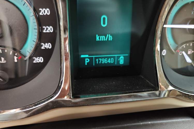 Used Buick LaCrosse 2011 2.4L SIDI Elegant Edition Odometer Close Up